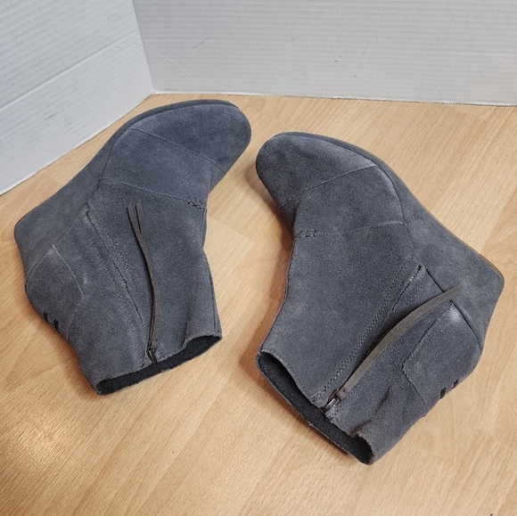 Toms Gray Suede Desert Wedge Ankle Boots Womens Size 12 Like New - Picture 3 of 16